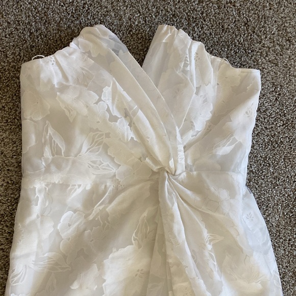 Dee Elly strapless dress w/ slit - Picture 4 of 5